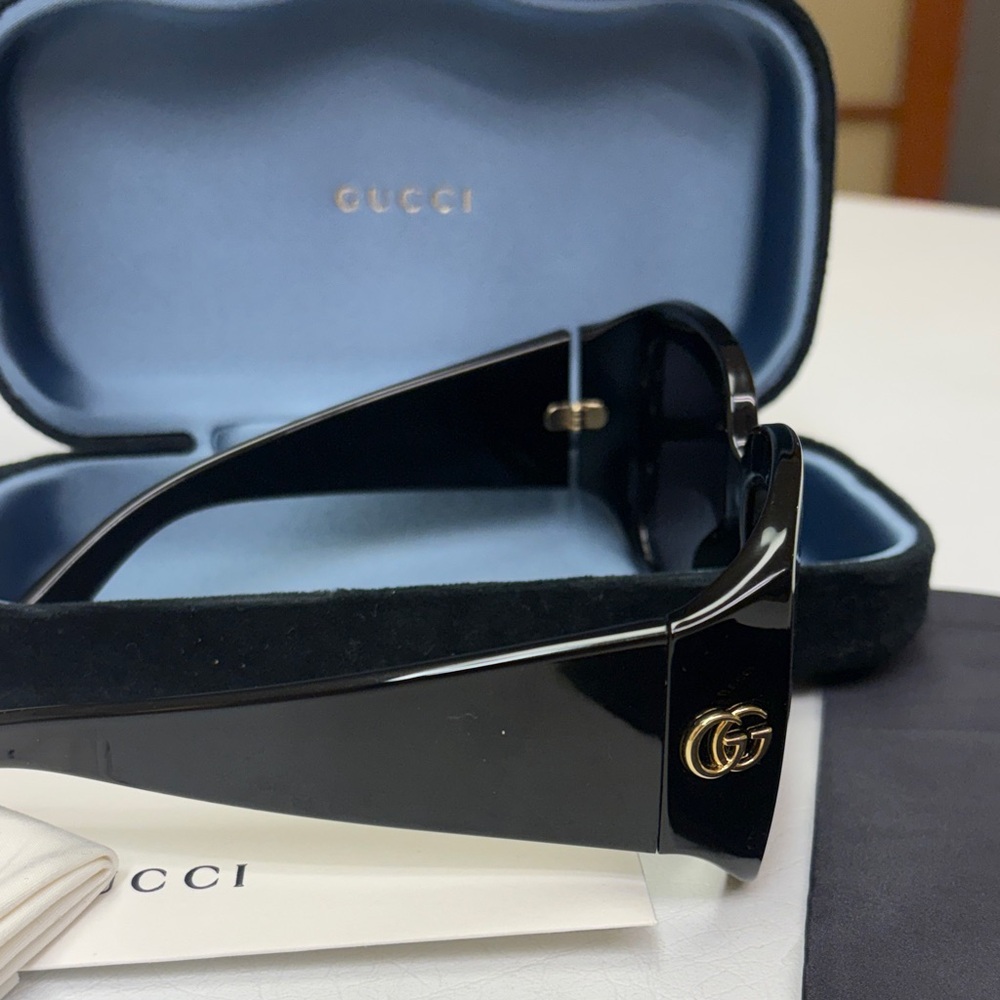 Gucci Black Square Oversized Women's Sunglasses with Gold Accents no scratches - Picture 2 of 4